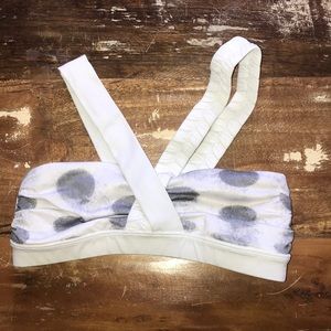 LULULEMON SPORTS BRA CROSS STRAP MINT CONDITION